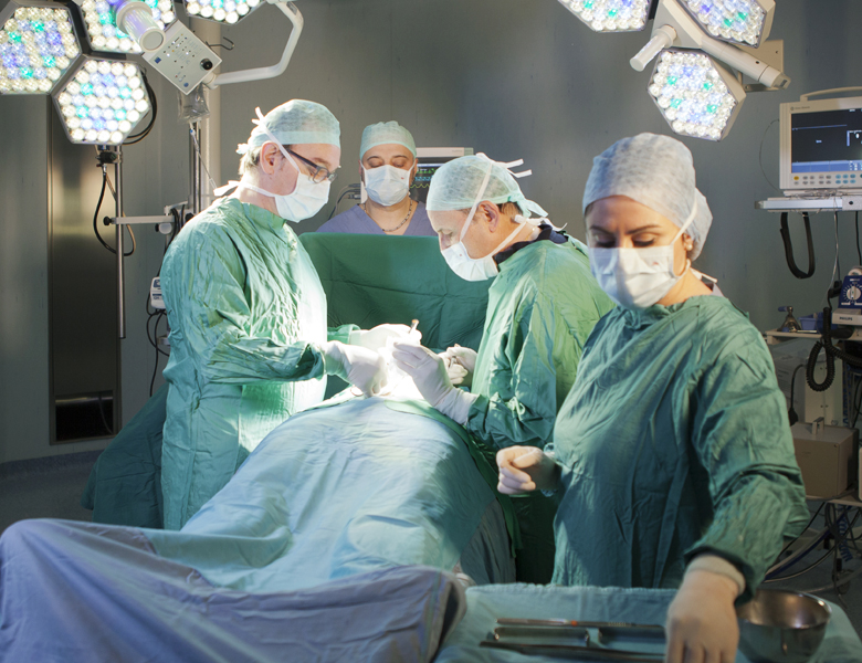 tmp7532_18-equipe-chirurghi-villa-lucia-hospital
