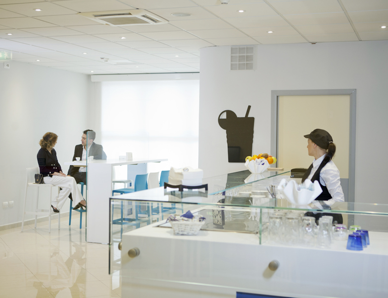 tmpE04B_8-bar-villa-lucia-hospital